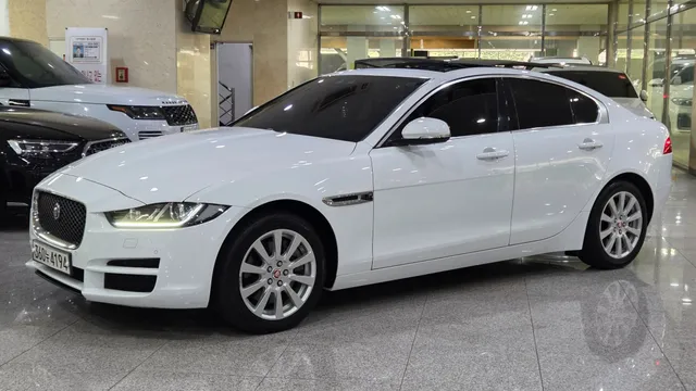 Jaguar XE