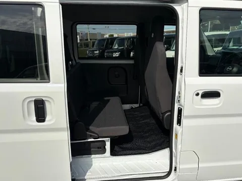 Nissan Clipper Van