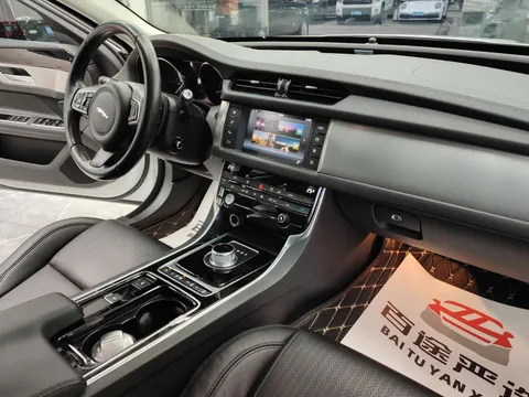 Jaguar XF