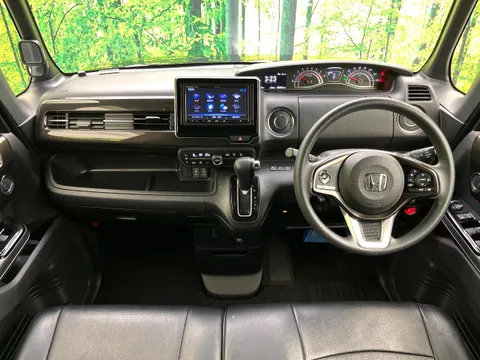 Honda N-BOX Custom