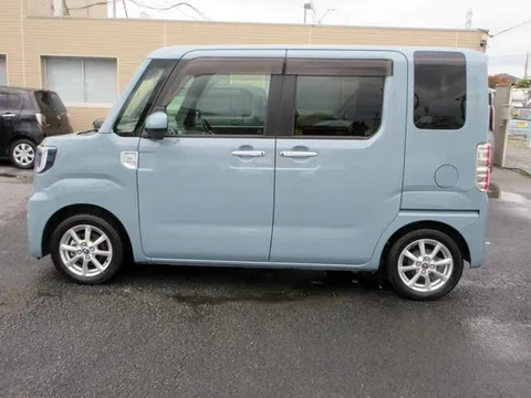 Toyota Pixis Mega