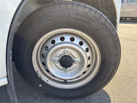 Nissan Clipper Van