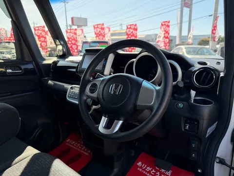 Honda N-BOX Custom