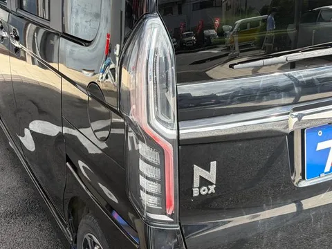 Honda N-BOX Custom