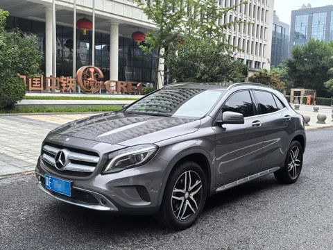 Mercedes-Benz Mercedes-Benz GLA