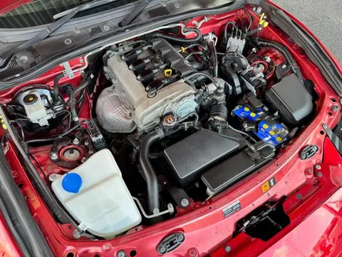 Mazda MX-5 (Roadster)