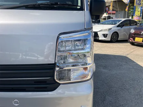 Nissan Clipper Van