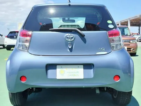 Toyota iQ