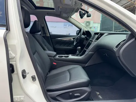Infiniti Q50L