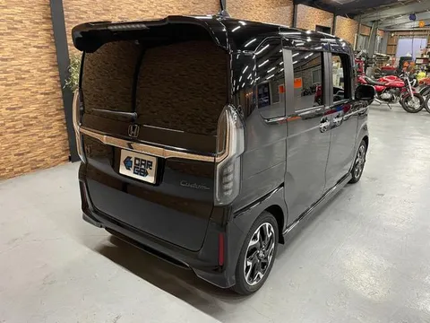 Honda N-BOX Custom