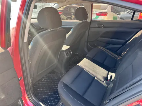 Hyundai Elantra (Avante)
