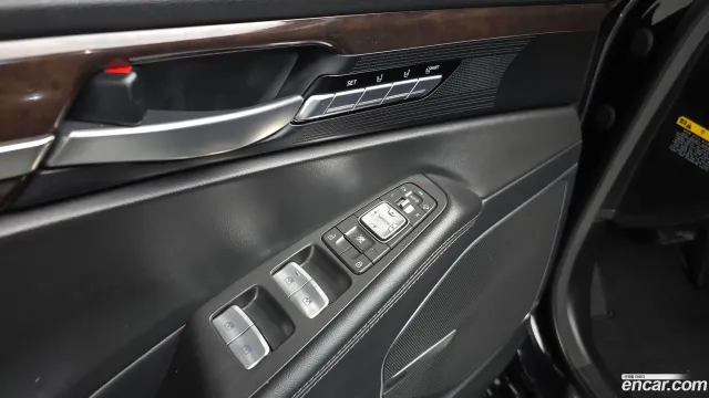 Genesis G90 (EQ900)