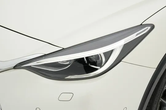 Infiniti Q30