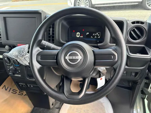 Nissan Clipper Van