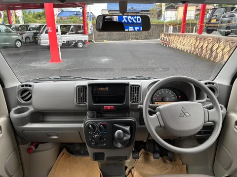 Mitsubishi Minicab Van
