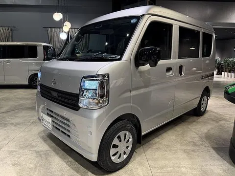 Nissan Clipper Van