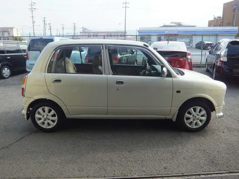 Daihatsu Mira Gino
