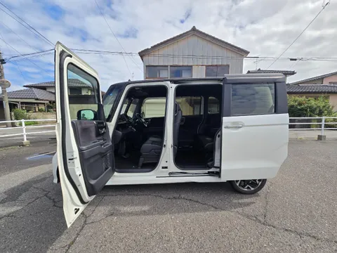 Honda N-BOX Custom