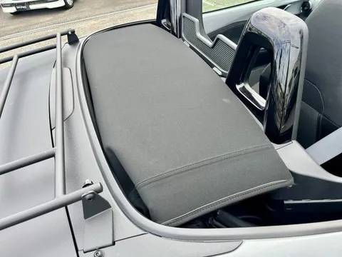 Mazda MX-5 (Roadster)