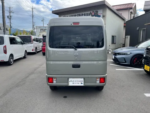 Nissan Clipper Van