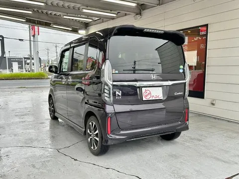 Honda N-BOX Custom
