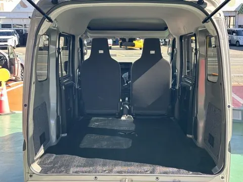Nissan Clipper Van