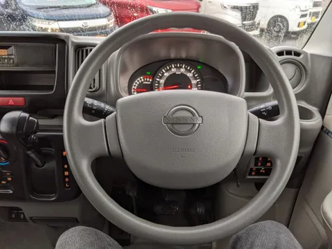 Nissan Clipper Van