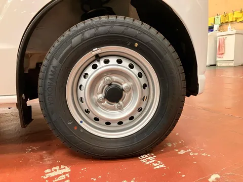 Nissan Clipper Van