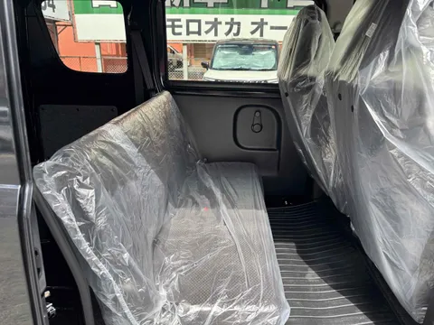 Nissan Clipper Van