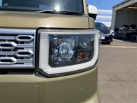 Toyota Pixis Mega