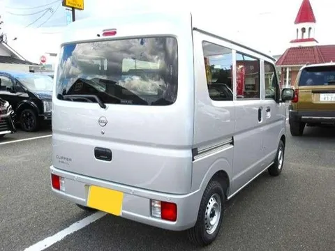 Nissan Clipper Van
