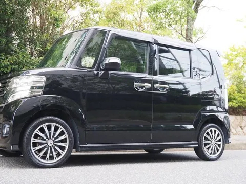Honda N-BOX Custom