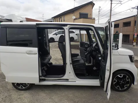 Honda N-BOX Custom