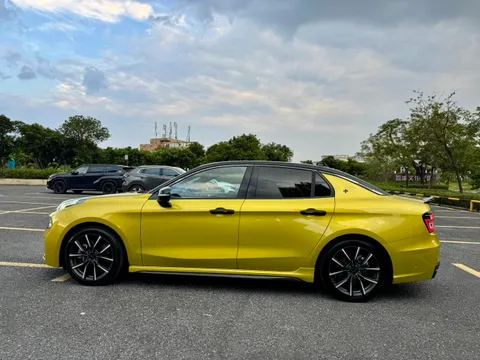 Lynk & Co 03