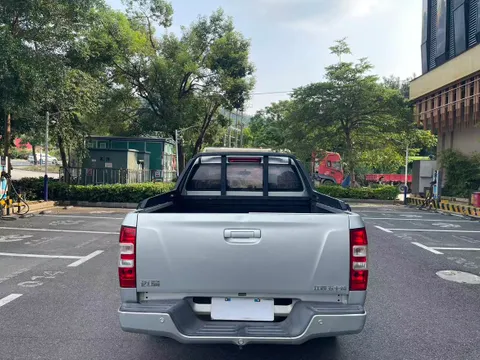 Isuzu RE-MAX