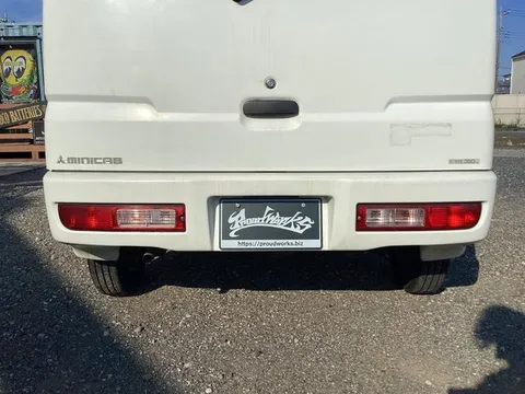 Mitsubishi Minicab Van