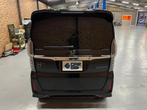 Honda N-BOX Custom