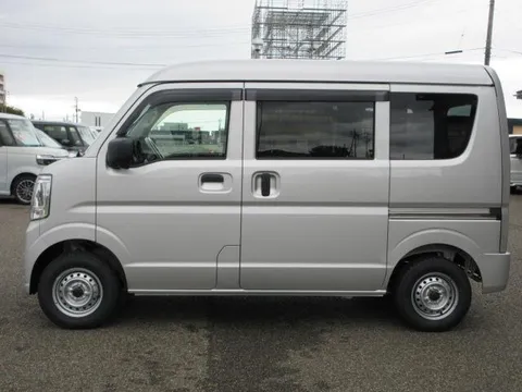 Nissan Clipper Van