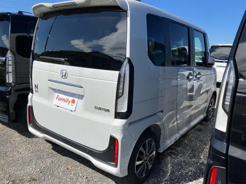 Honda N-BOX Custom