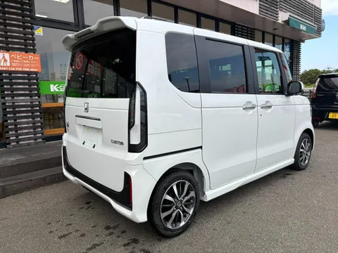 Honda N-BOX Custom