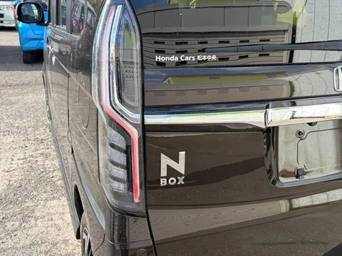 Honda N-BOX Custom