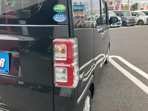 Toyota Pixis Mega