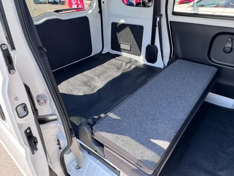 Nissan Clipper Van
