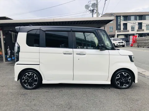 Honda N-BOX Custom