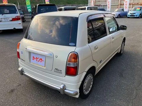 Daihatsu Mira Gino