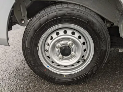 Nissan Clipper Van