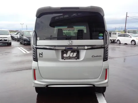 Honda N-BOX Custom