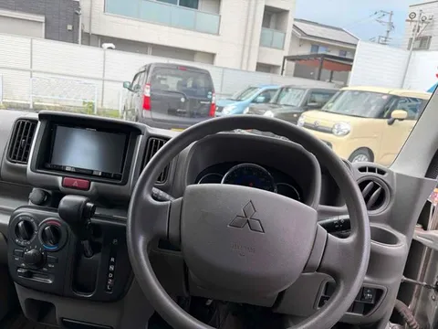 Mitsubishi Minicab Van