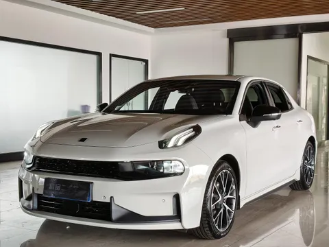 Lynk & Co 03