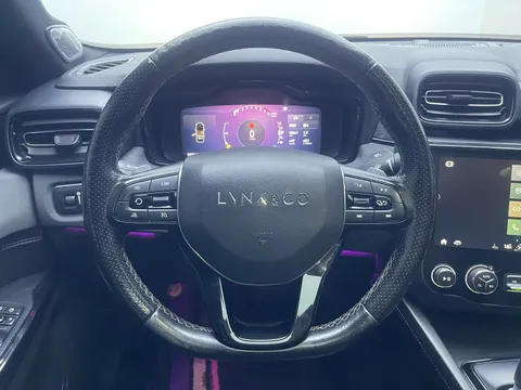 Lynk & Co 03